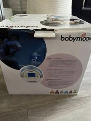 BABYMOOV DIGITAL HUMIDIFIER IN GREEN/WHITE