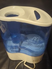 Vicks V5100N Ultra-sonic Humidifier, 1 Gallon, Auto Shut-Off, Filter-Free