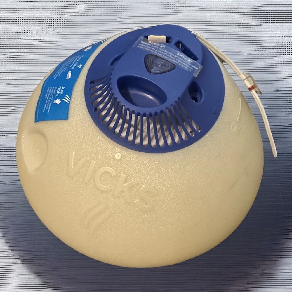 Vaporizer Humidifier Vicks WarmSteam 1.5 gallon capacity night light Used 1 time