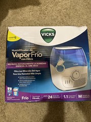 Vicks – 1.1 Gal. Cool Mist Humidifier – White New Opened Box