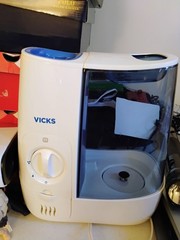 Vicks Warm Mist Tabletop Humidifier 1 Gal Filterless Auto Shut-Off 24hr