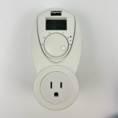 Dayton 1UHG3 Plug-In Humidistat Outlet Controller Humidifier Control 120V 15A