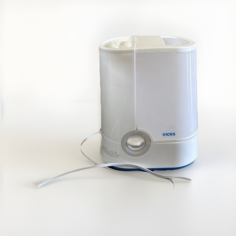 Vicks 1 gal 400 sq ft Warm Moisture Humidifier, White, V750D1V3