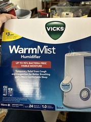 Vicks V750 Warm Mist Room Humidifier 1.0 Gallon Capacity (Lightly used)