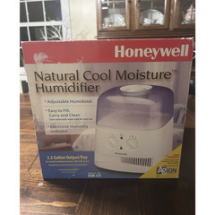Honeywell HCM-525 Cool Mist Humidifier, Adjustable Humidistat Small/Medium Rooms