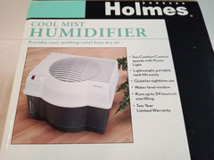 HOLMES cool mist bedroom humidifier with Microban protection 2.2 gallon HM-1550
