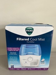 Vicks Filtered Cool Mist Humidifier VEV400 1.1 Gal Open Box