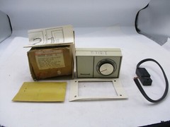 NEW OLD STOCK HONEYWELL H806A-1132 CONVERTIVLE HUMIDISTAT W/CORD & PLUG