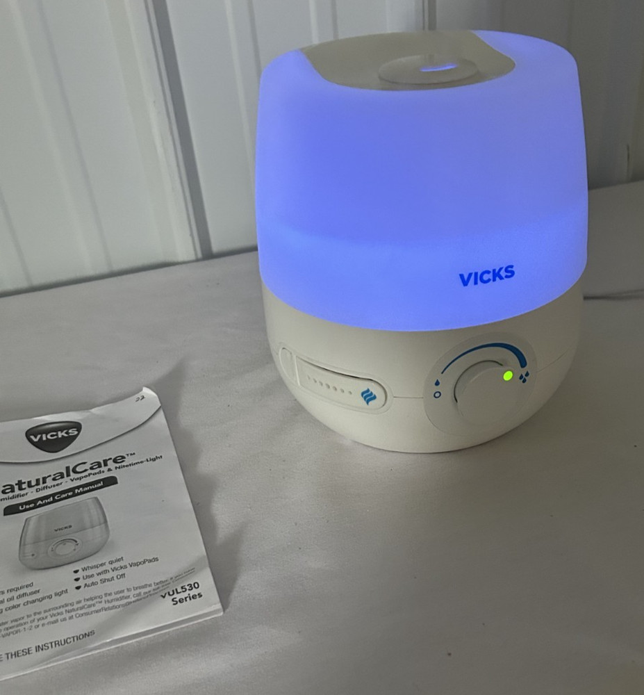 Vicks Natural Care Ultrasonic Humidifier – Diffuser – VapoPads & Nighttime-light