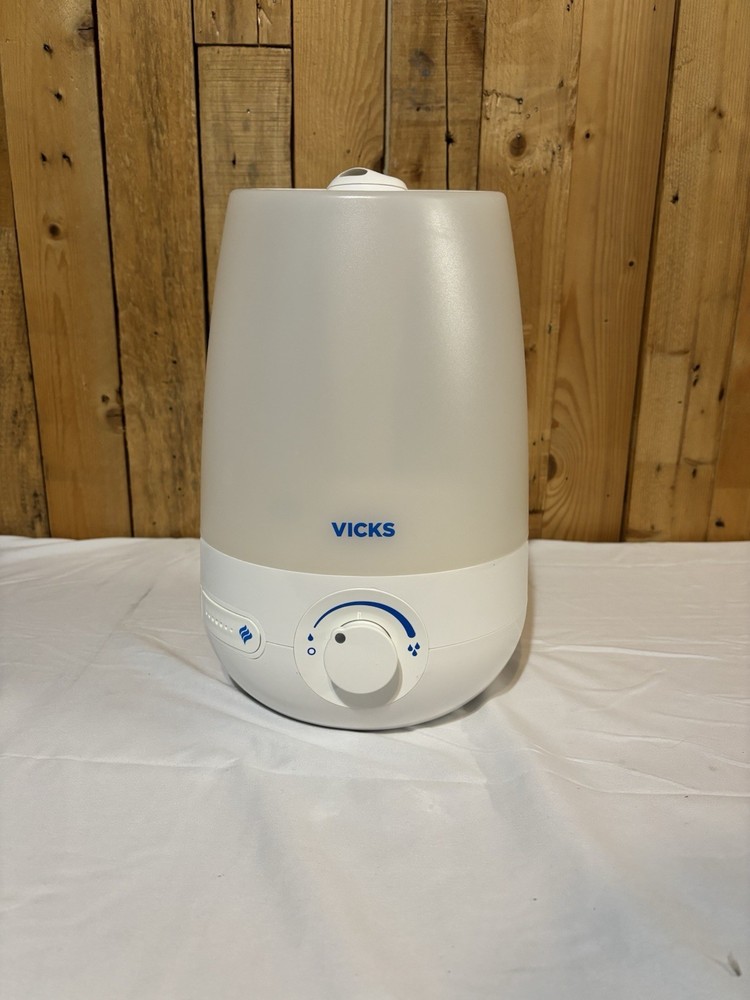 Vicks 1 Gallon Filter Free Cool Mist Humidifier, 400 Sq ft, White, VUL545