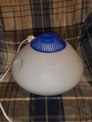 Vicks Warm Steam Vaporizer Humidifer 1.5 Gallon Small/Medium 18-24Hours