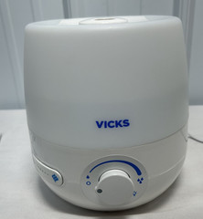 Vicks Natural Care Ultrasonic Humidifier – Diffuser – VapoPads & Nighttime-light
