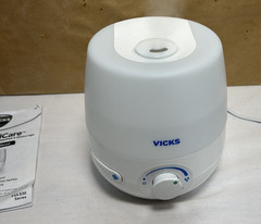 Vicks Natural Care Ultrasonic Humidifier – Diffuser – VapoPads & Nighttime-light