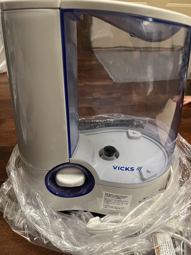 Vicks Warm Mist Humidifier Vapors 2 Ways 1.0 Gallon Capacity Filter Free 24 Used