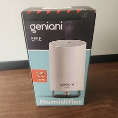Mini Cool Mist Humidifier 8.45 ft.oz/ 250ml White Geniani, New Sealed, Free Ship