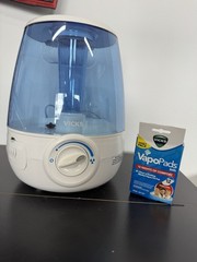 Vicks Filter Free Cool Mist Humidifier 1.2 Gal Capacity Up To 30 hours V4600