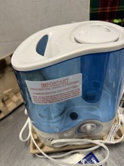 Vicks Ultraquiet Cool Mist Humidifier – White/Blue V5100NS New Open Box Read