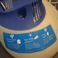 Vaporizer Humidifier Vicks WarmSteam 1.5 gallon capacity night light Used 1 time