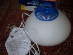 Vicks WarmSteam (V150SGN) 5.6 L Night Light Auto-Shut Off Vaporizer – White