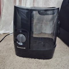 Honeywell HWM845 Warm Mist Humidifier with Essential Oil Cup and Filter-Free